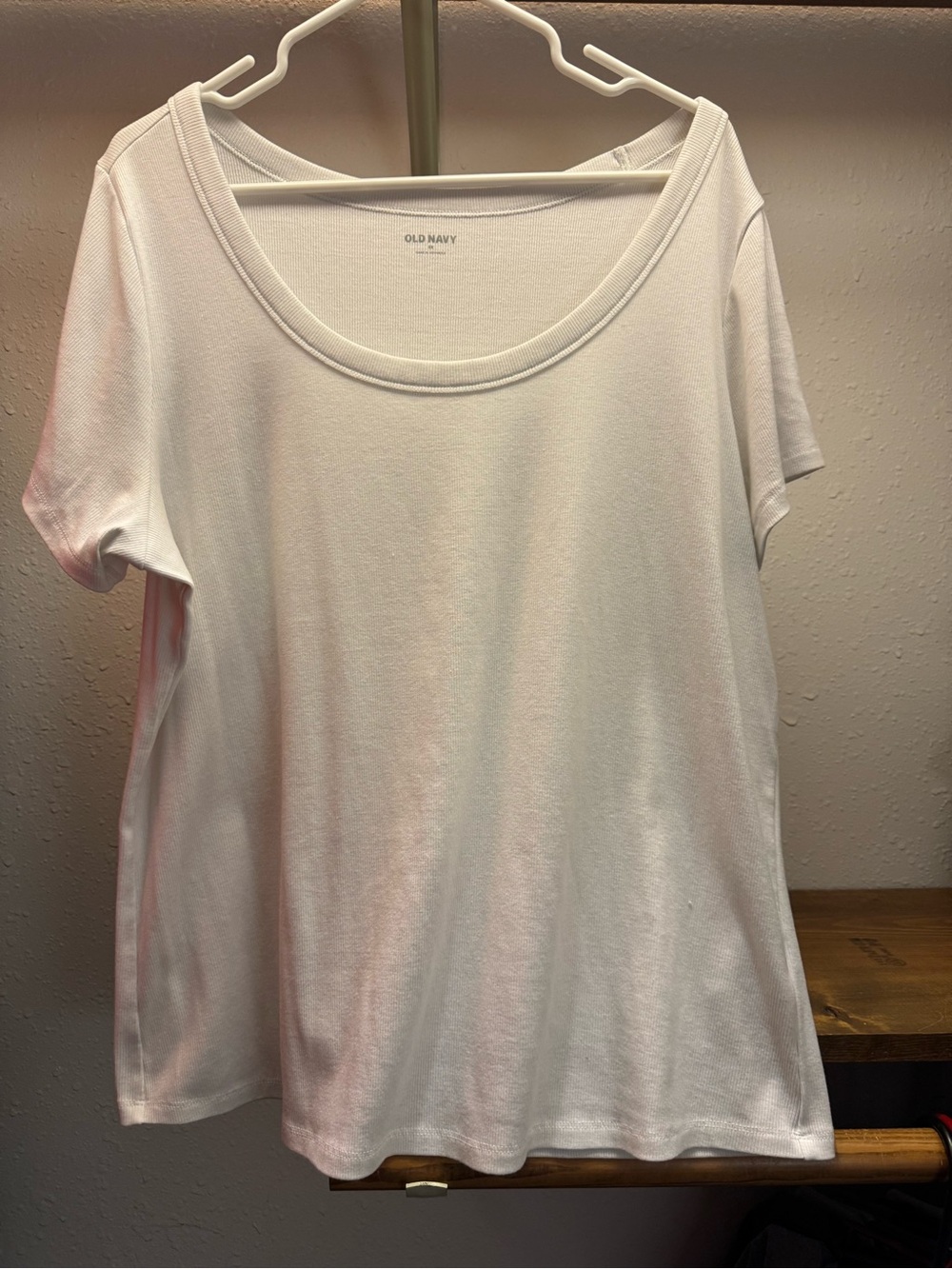 Old Navy White Scoop Neck Short Sleeve Tee